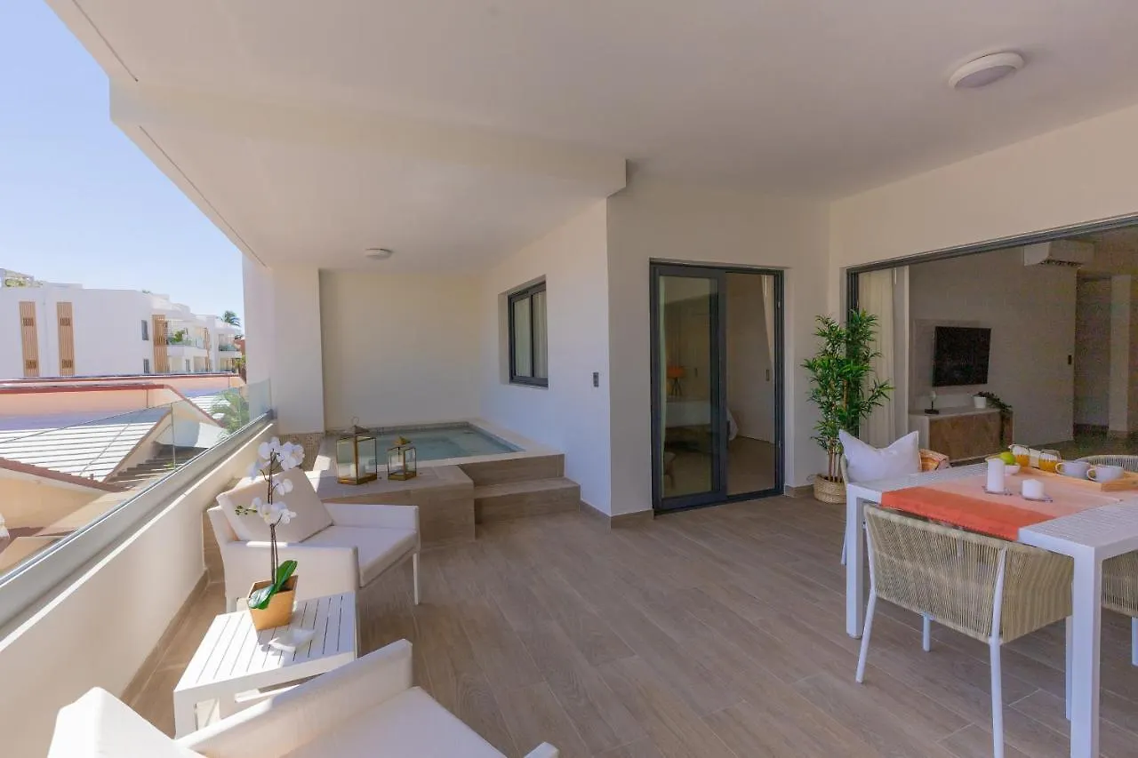 Gorgeous Apartment With Private Picuzzi Steps From Punta Cana