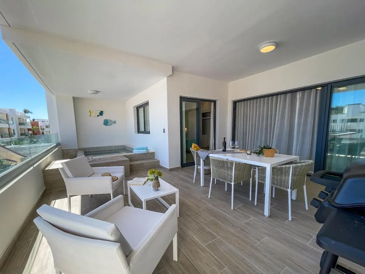 Gorgeous Apartment With Private Picuzzi Steps From Punta Cana