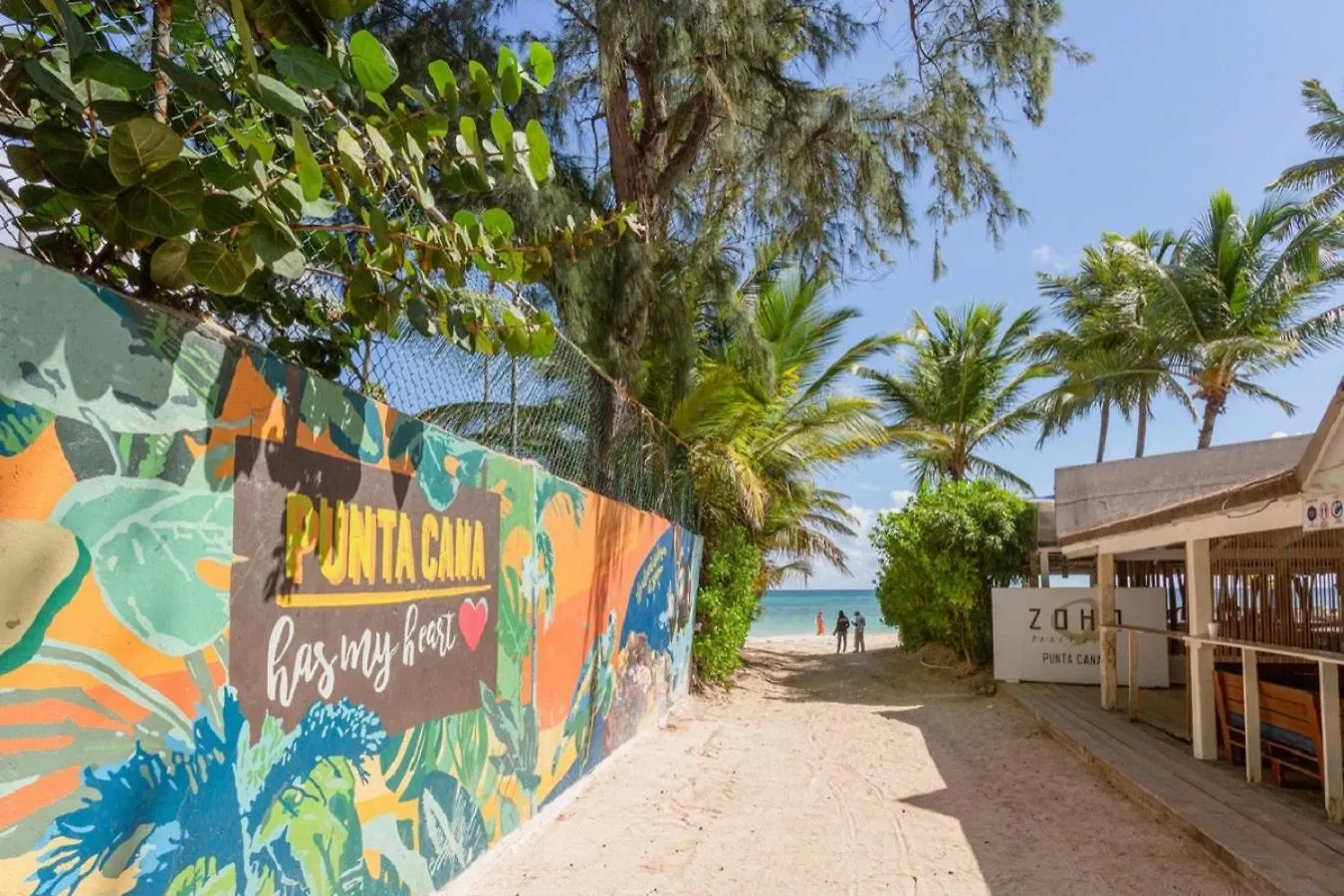 Gorgeous Apartment With Private Picuzzi Steps From location